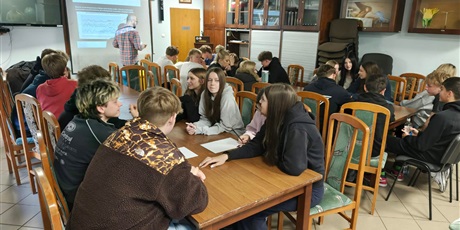 Powiększ grafikę: blekitna-szkola-klas-2b-i-3b-719342.jpg