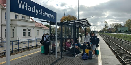 Powiększ grafikę: blekitna-szkola-klas-2b-i-3b-719351.jpg
