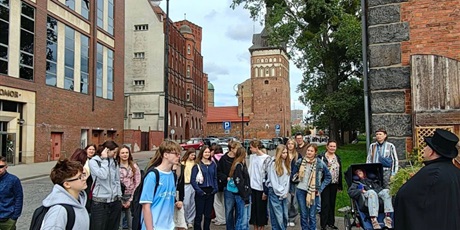 Powiększ grafikę: szkola-na-miescie-718345.jpg