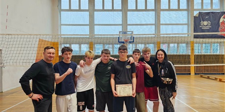 Powiększ grafikę: szkolny-turniej-siatkowki-666397.jpg